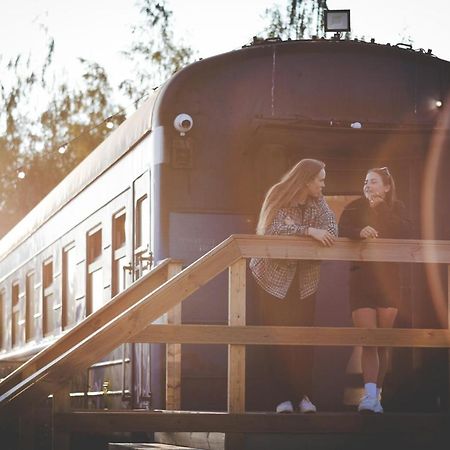 טאלין Railrooms Traincar Hostel מראה חיצוני תמונה